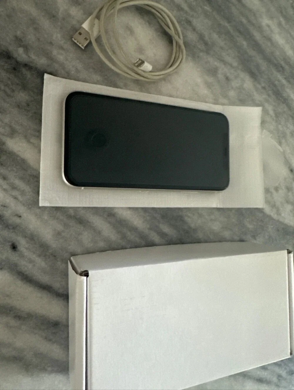 iPhone 11 128GB White Unlocked